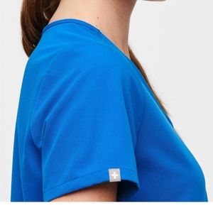 Figs scrub top
